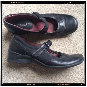 Kenneth Cole Reaction Mary Jane Shoes Size 8.5